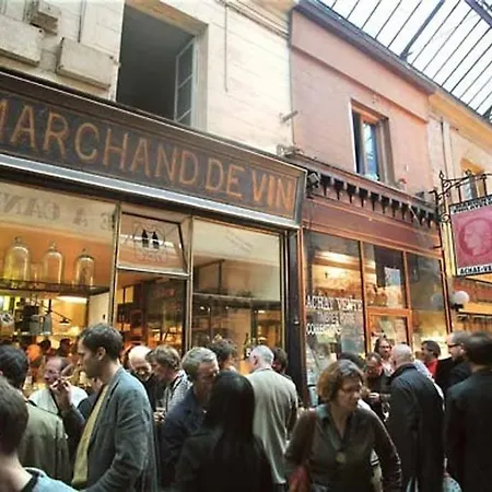 Great Near Eiffel Tower アパート