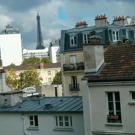 Great Near Eiffel Tower アパート