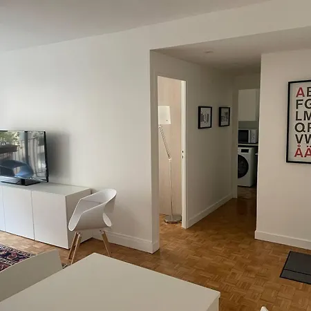 Great Near Eiffel Tower アパート パリ