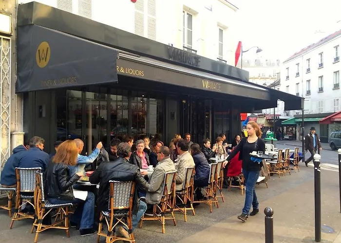 Great Near Eiffel Tower *